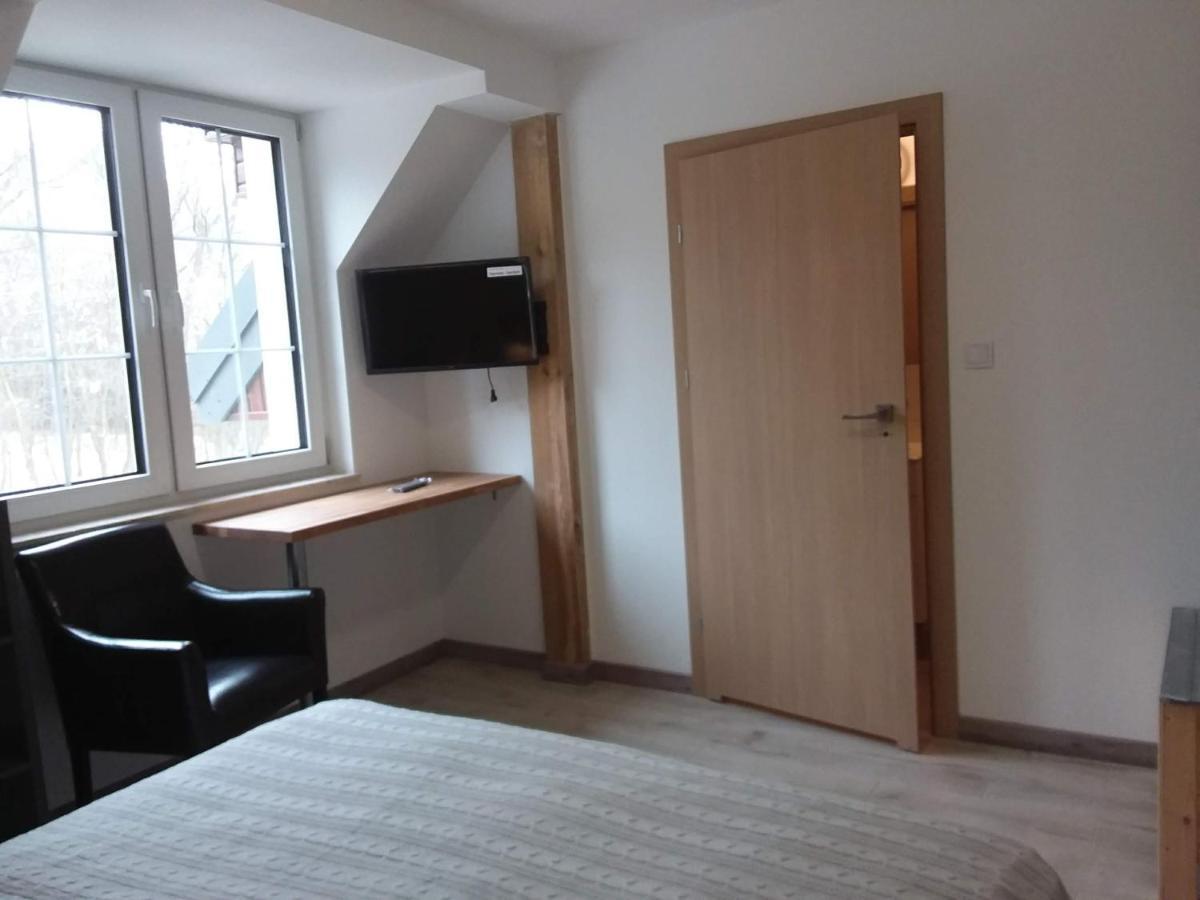 Dworek Akacja Uslugi Hotelarskie *